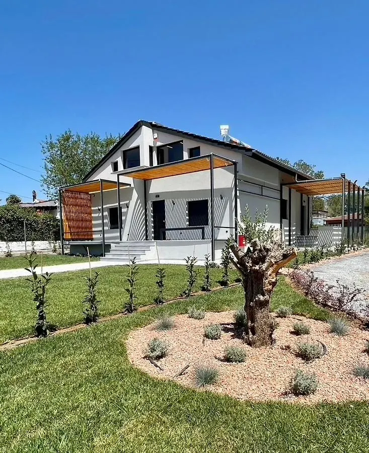 Agora Lx Studios & Suites Salonic 0*,